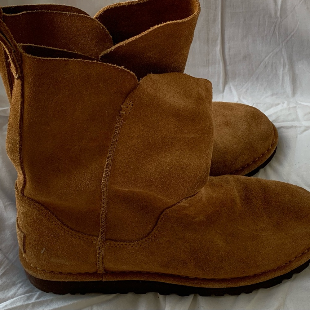 UGG Chestnut Suede Short Boot - image 4